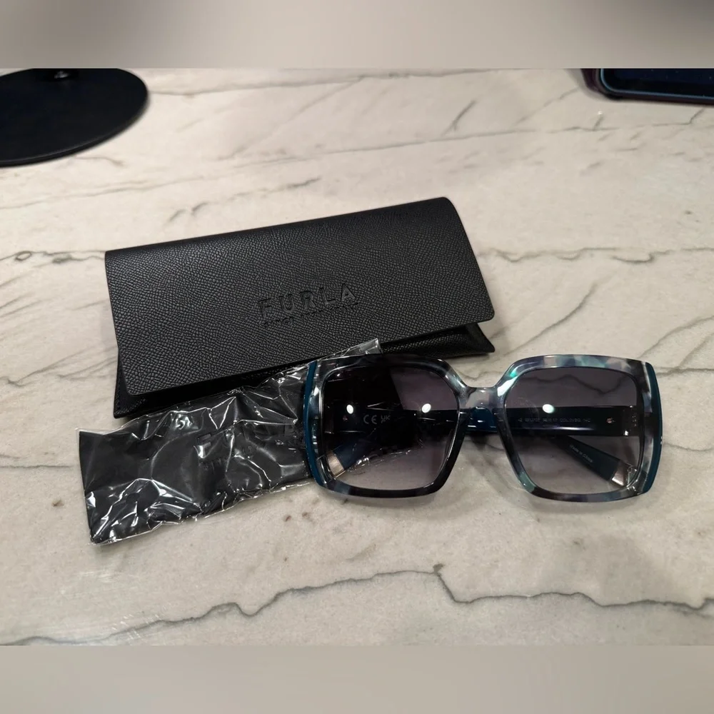 Furla Oversized Square Sunglasses Clear Black Green Frame Gradient Lenses Case